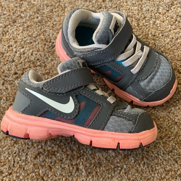 Girls Nike Shoes - Picture 1 of 6